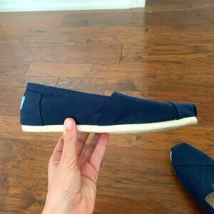 Like New, Worn 2x - Toms Classic Womens 8.5W in Navy Canvas